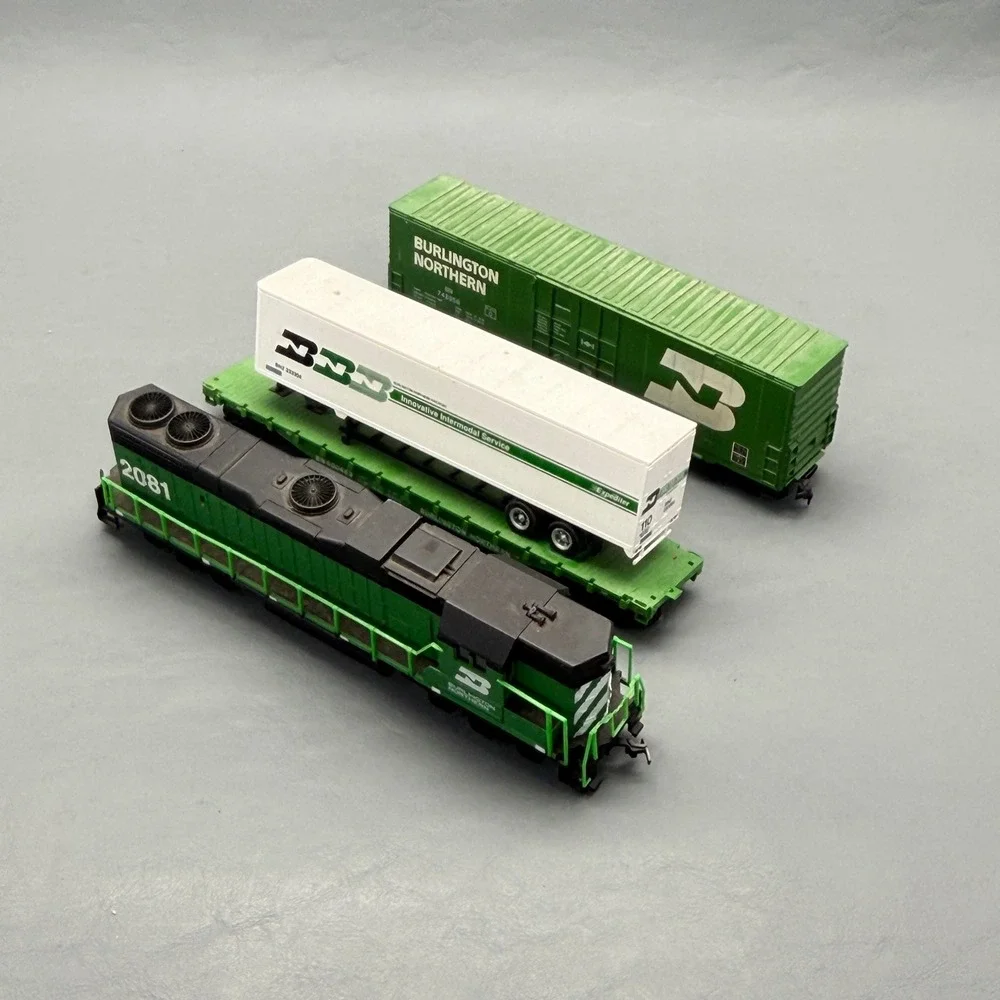 HO Scale Burlington Northern Train Lot Life-Like Locomotive Roundhouse Con-Cor